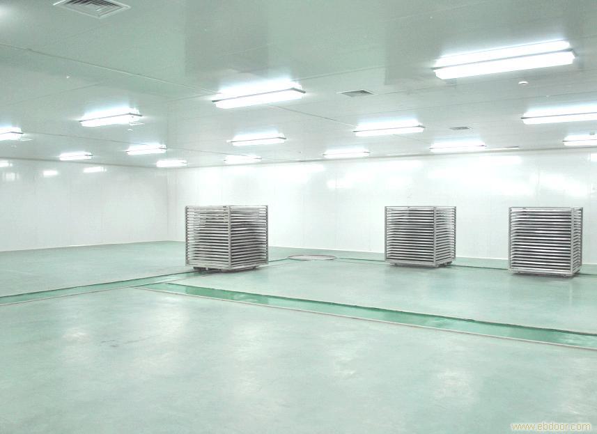 >無塵室施工分為一般潔凈、非常潔凈、超級(jí)潔凈三個(gè)階段
